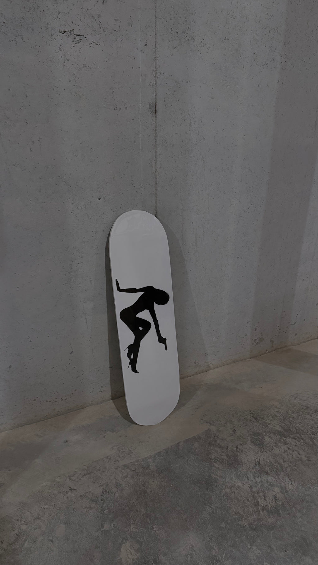 silhouette skateboard deck