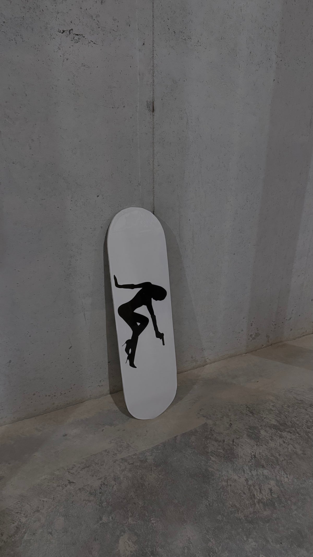 silhouette skateboard deck